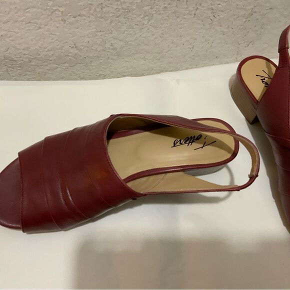 Trotters Nina Red Leather Open Toe Sling Back Low Heel Sandal.   Size 7.5 - Picture 1 of 9